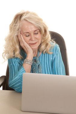 yaşlı kadın mavi tişört Bilgisayar uyku