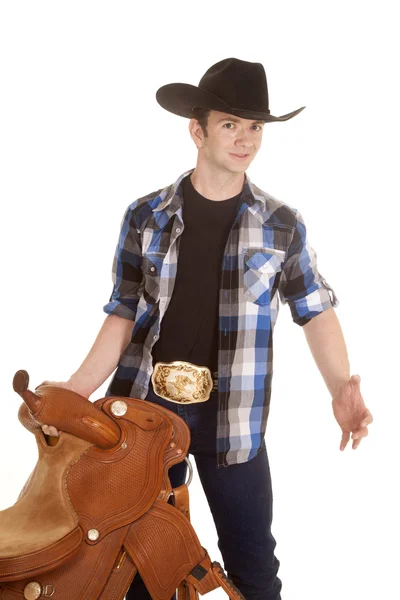 Kovboj drží sedlo — Stock fotografie