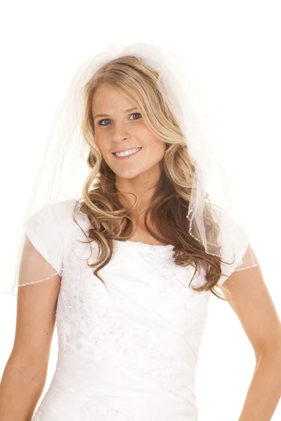 Sposa vicino con velo sorriso — Foto Stock