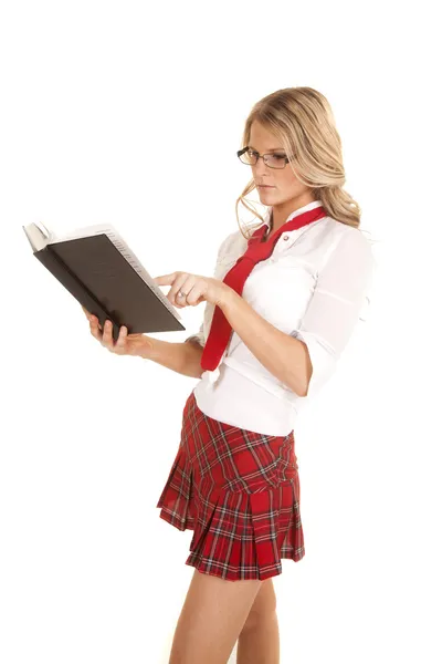 Skolan flicka röd kjol bok hålla behandlingen — Stockfoto