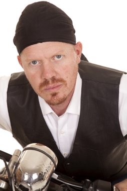 erkek bandana motosiklet çok yakın ciddi