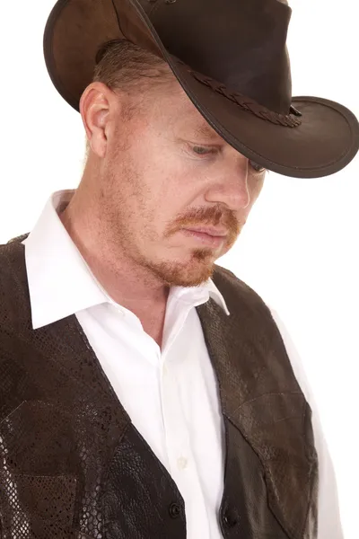 Cowboy chapéu de colete perto olhar para baixo — Fotografia de Stock
