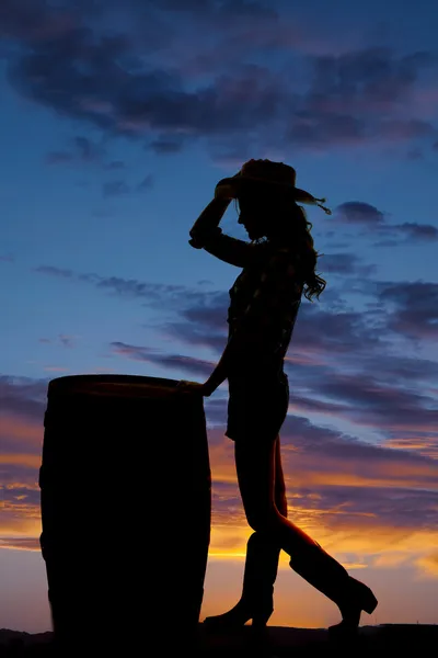 Silhouette cowgril by barrel hand on hat — Stock Photo, Image