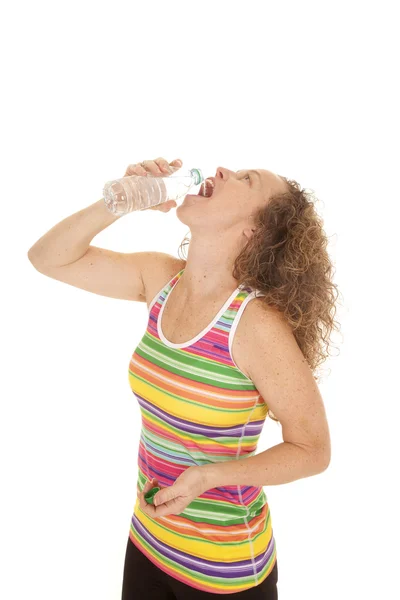 女人喝水 — 图库照片