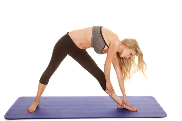 Woman gray sports bra stretch bend over — Stock Photo, Image