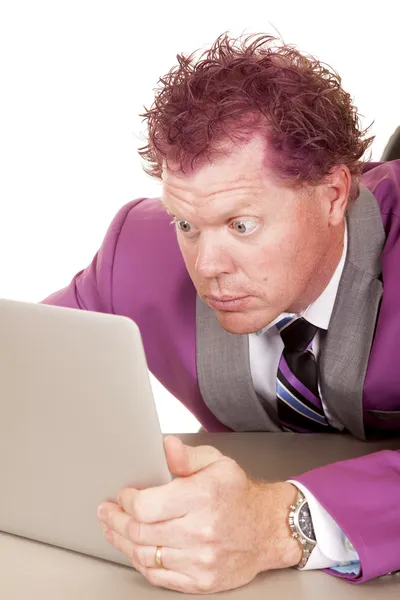 Man die op laptop — Stockfoto