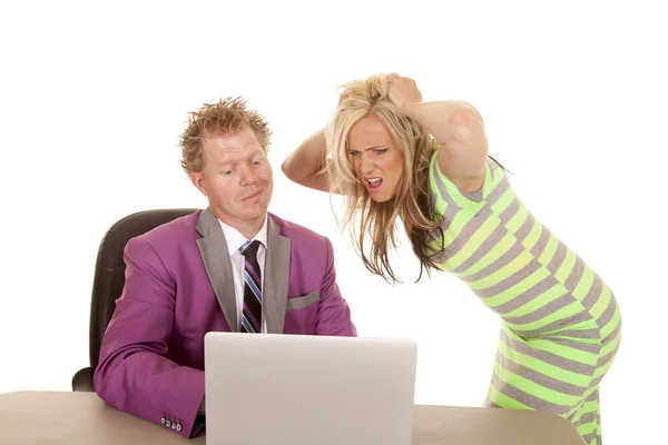 Man en vrouw op laptop frustratie — Stockfoto