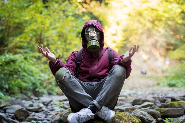 Uma Catástrofe Ecológica Sobrevivente Pós Apocalíptico Com Máscara Gás Homem — Fotografia de Stock