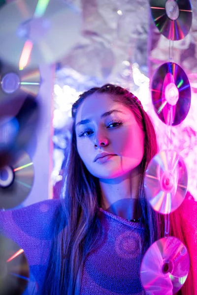 Retrato Noturno Cinematográfico Luzes Néon Menina Moda Mulher Com Luz — Fotografia de Stock