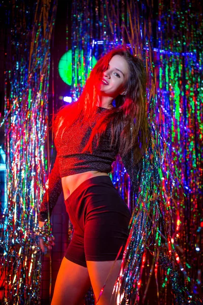 Neon Işıklı Bir Disko Dansçısı Neon Işıklı Model Kadın Güzel — Stok fotoğraf