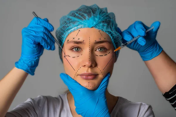 Horizontale Aufnahme Einer Frau Die Sich Einer Gesichtsstraffung Unterzieht Weibliches — Stockfoto