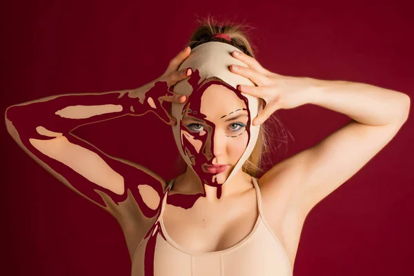 Chirurgie Plastică Frumoasă Tânără Blondă Atingându Fața Schiță Bandaj Femeia — Fotografie, imagine de stoc