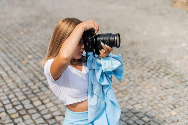 Young Beauty Girl Caucasian Woman Using Camera City Journalist Reporter — Stock Photo, Image
