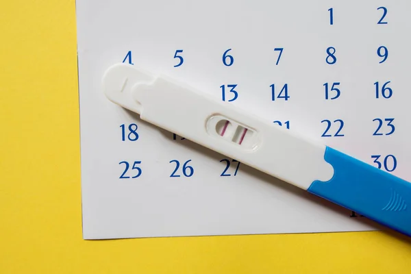 Positive Pregnancy Test Calendar Yellow Background — Stockfoto