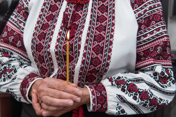 Old Woman Ukraine National Dress Holds Candle Her Hands Prays — Foto de Stock