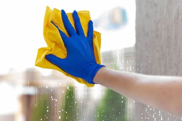 Woman Man Washes Window Home House Cleaning Washing Dirty Window — Foto de Stock