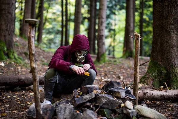Guy Gas Mask Cherry Jacket Sits Middle Forest Starts Fire — 图库照片