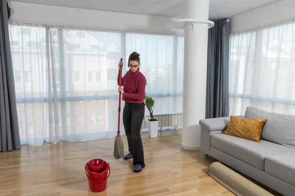 Young Woman Cleaning Her Apartment Floor Mop Wet Wipe Female — Stock Photo, Image