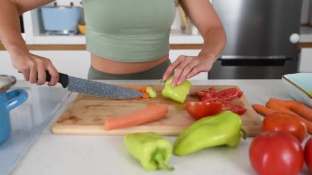 Close Hands Young Sporty Woman Cutting Cooking Fresh Natural Vegetables — Wideo stockowe