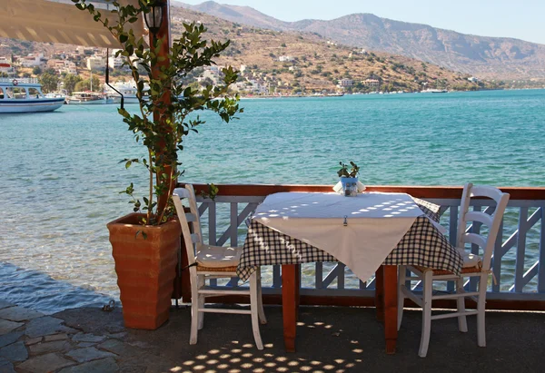 Mooie openlucht restaurant (Kreta, Griekenland) — Stockfoto