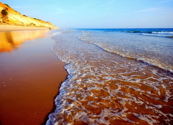 Praia de areia idílica na costa atlântica — Fotografia de Stock