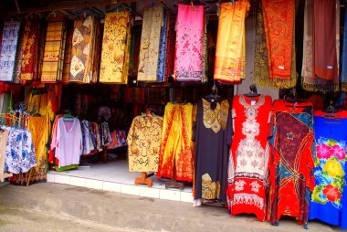 Bali dili renkli batik (Endonezya)
