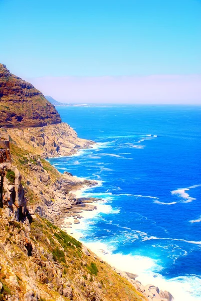 Atlantische Oceaan rock kust (Zuid-Afrika). — Stockfoto