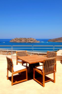 dış mekan mobilyaları bir lüks tatil (Girit ile deniz manzaralı Teras,