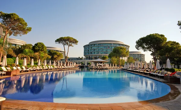 Summer resort with swimming pool — Stock Photo, Image