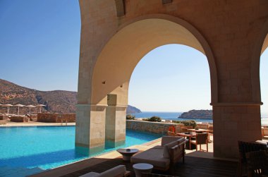 Yaz resort (Yunanistan terasında havuzu kemer)