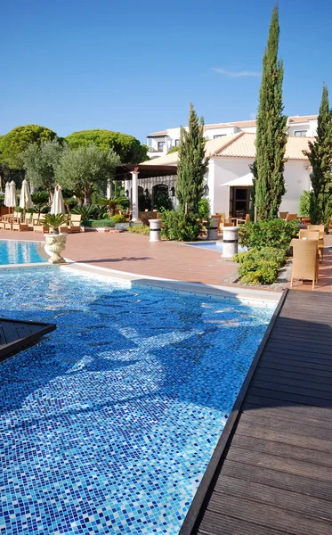 Piscina en hotel de lujo — Foto de Stock