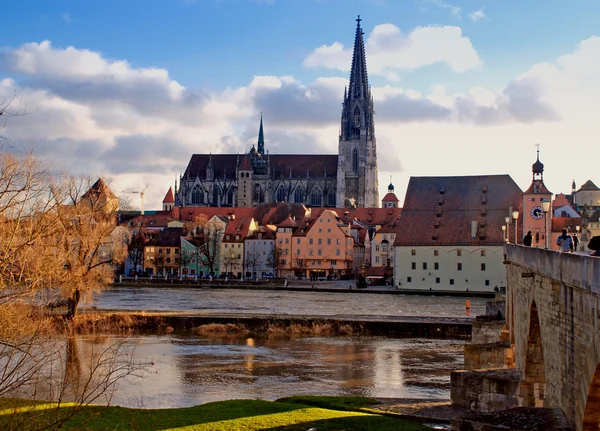 Regensburg (Bavyera, Almanya) ve Tuna Nehri — Stok fotoğraf