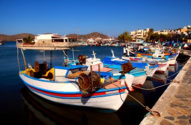 balıkçı tekneleri, elounda (crete, Yunanistan).