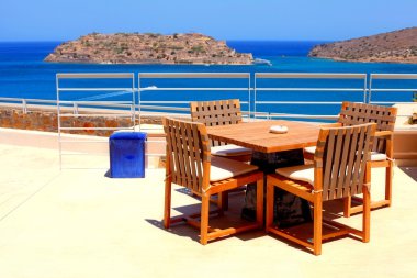 dış mekan mobilyaları bir lüks tatil (Girit ile deniz manzaralı Teras,