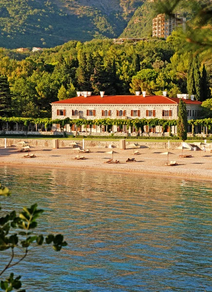 Villa mediterránea de vacaciones de lujo en la playa (Italia ) — Foto de Stock