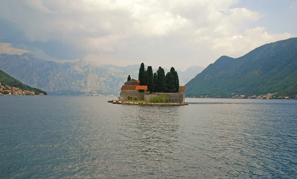 Isola nella baia di Kotor (Montenegro ) — Foto Stock