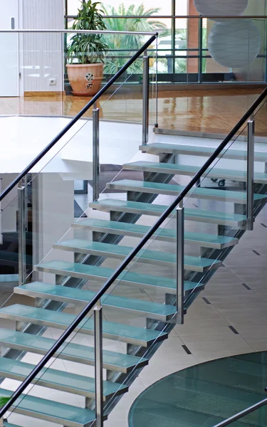 现代玻璃楼梯 免版税图库照片