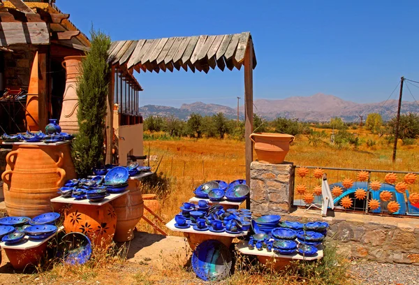 Rural pottery shop (Crete, Greece) — Stock Photo, Image