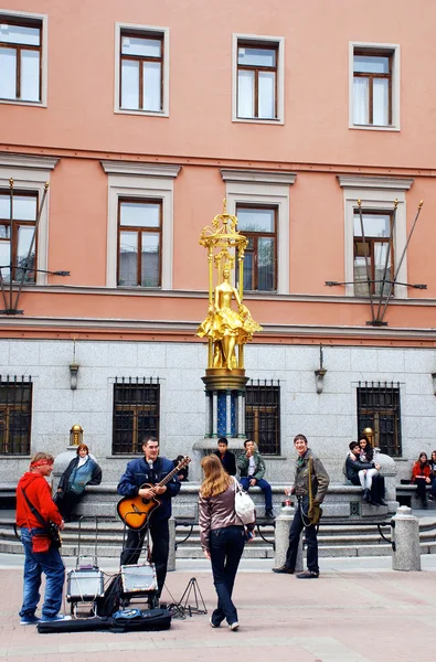Young musicians on Arbat street(Moscow) — Stock Photo, Image
