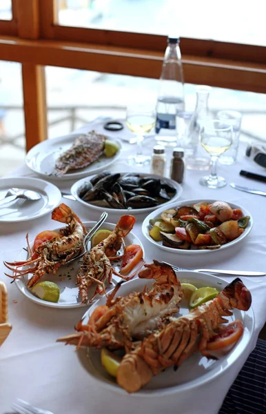 Dinner with grilled lobsters in mediterranean tavern(Greece) — Stock Photo, Image