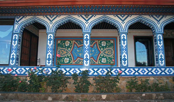 Bela entrada de arco de mosaico da casa árabe — Fotografia de Stock