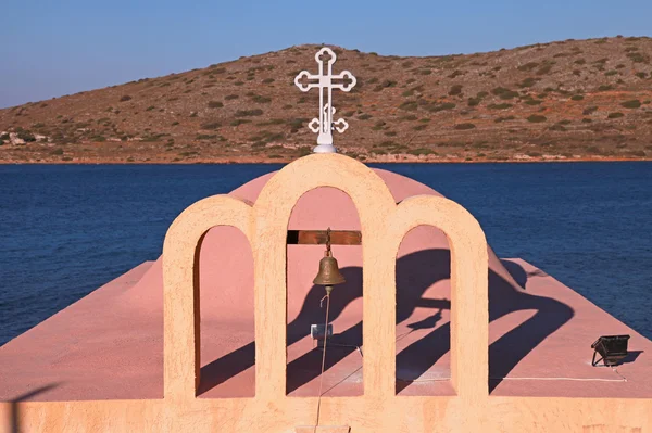 Çan kulesinde biraz klasik Yunan Ortodoks Kilisesi — Stok fotoğraf
