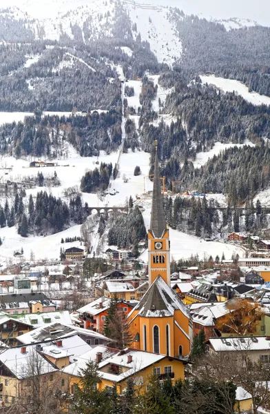 Aldeia de inverno nos Alpes Austríacos — Fotografia de Stock