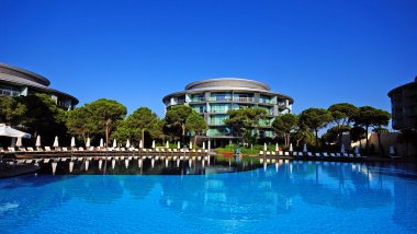 otel havuzunda