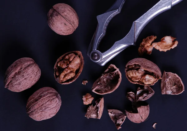 Nutcracker and cracked walnuts — Stock Photo, Image