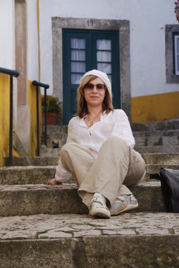 Akdeniz kasabası kadında