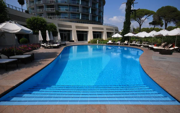 Piscina de luxo — Fotografia de Stock