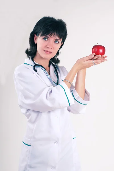 Apple ile güzel doktor — Stok fotoğraf