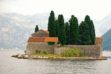 St. George Adası Kotor Koyu'ndaki (Karadağ)