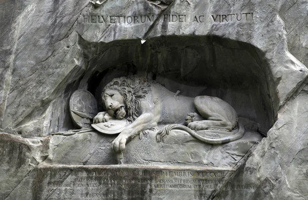 Lion Monument (Löwendenkmal) in park (Lucerne, Switzerland), — Zdjęcie stockowe